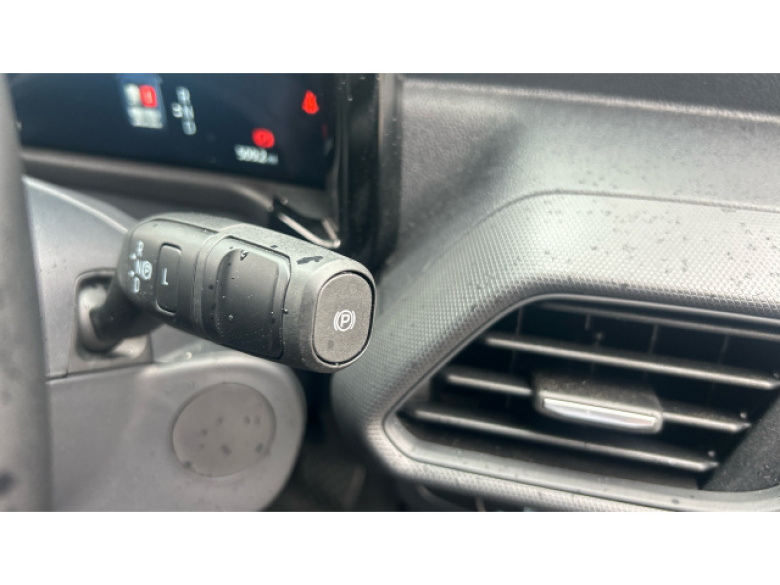 Ford Transit Courier E-Transit Courier 100kW 43kWh Limited Van Auto